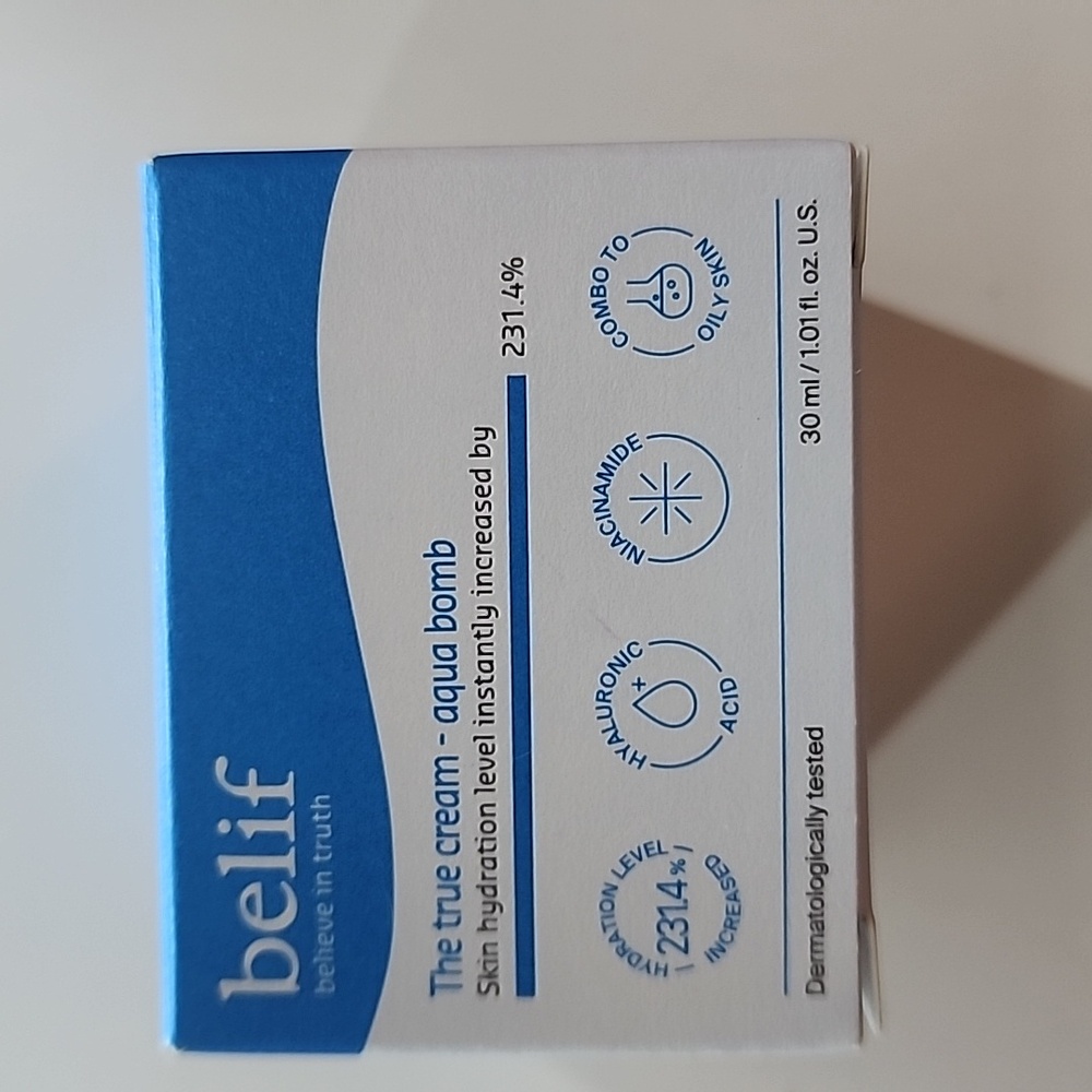 Belif Aqua Bomb Moisturizer - White and Blue
